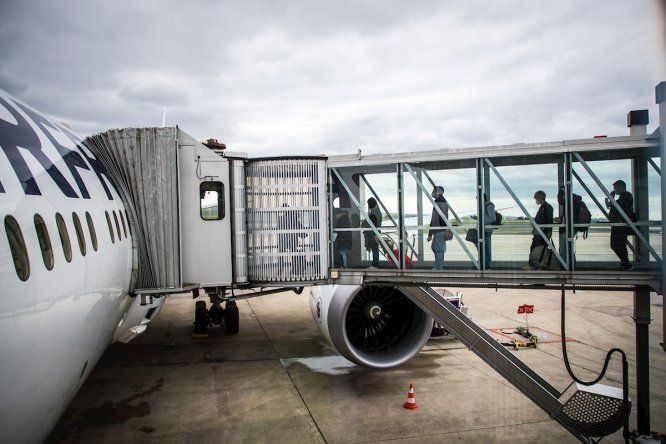 Pasajeros provenientes de esos países deberán hacer una cuarentena obligatoria de 10 días para entrar a Francia.