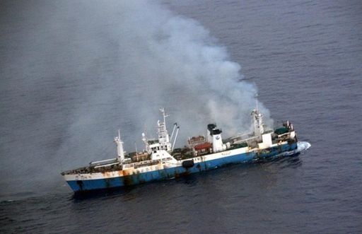 Se hunde el buque factoría chino incendiado en la Antártida