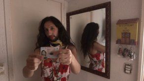 Chile: Shane es la primera persona en recibir un carnet de identidad X en