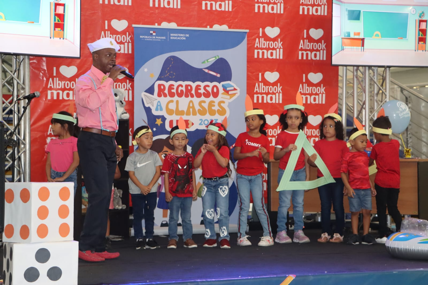 MEDUCA realiza actividades en el centro comercial Albrook Mall (Pasillo del Delfín), a solo un día para iniciar el nuevo periodo escolar 2023,