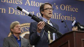 California: Federales acusan a 8 de vender armas caseras