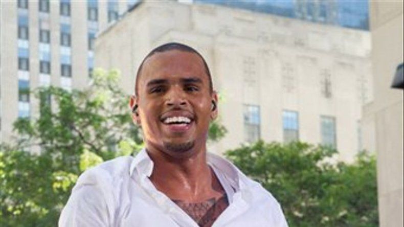 Chris Brown seguirá en libertad vigilada