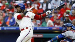 Arrieta lanza hasta la novena