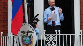 GB pide a Ecuador reanudar negociación por Assange