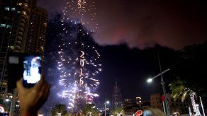 Dubái festeja el Año Nuevo pese a aparatoso incendio