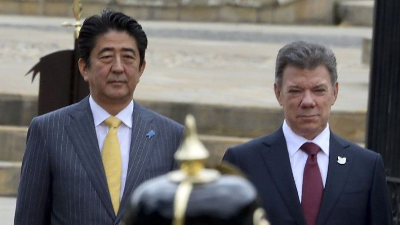 Santos recibe con honores al primer ministro japonés