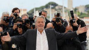 Alain Delon se recupera de accidente cerebrovascular sufrido hace semanas