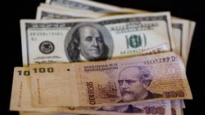 Argentina: autorizan vender dólares a particulares