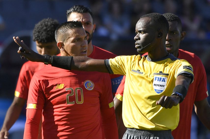FIFA dio a conocer los árbitros para triple fecha de Panamá