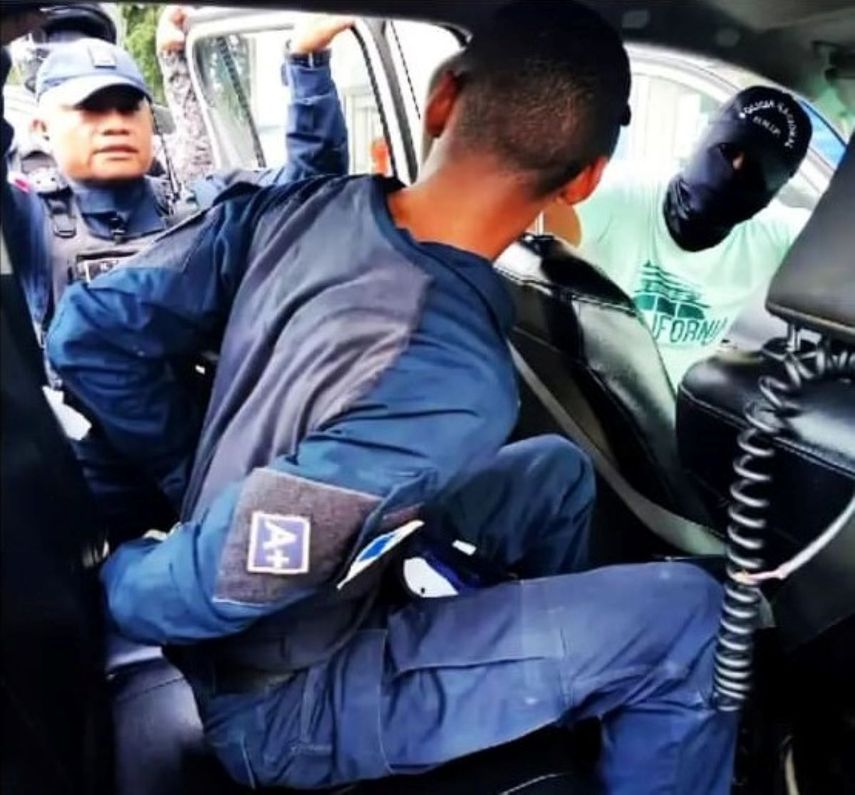 Atrapan a policía en Pedregal en acto delictivo