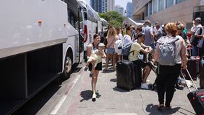 Habitantes israelíes evacúan.