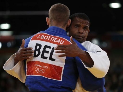 JJOO: Belga elimina a Simmonds en medio de críticas por arbitraje