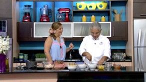 José Blandón muestra sus dotes en la cocina