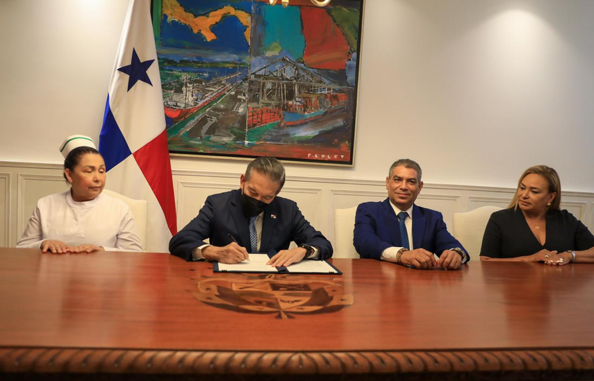 Firma del Decreto Ejecutivo N° 19 del 11 de abril de 2024. Firma del Decreto Ejecutivo N° 19 del 11 de abril de 2024.