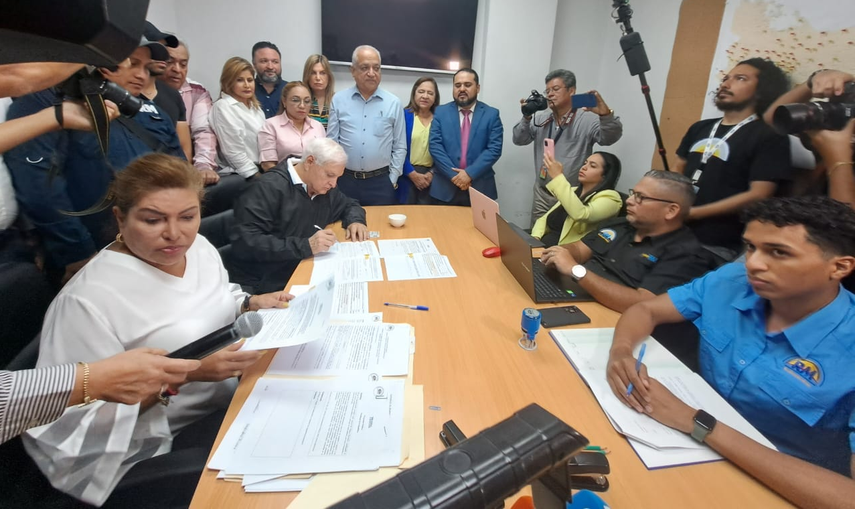 Expresidente Ricardo Martinelli se postula como precandidato presidencial.