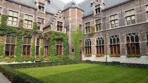 La Universidad de Amberes molesta por un vídeo porno grabado en su campus