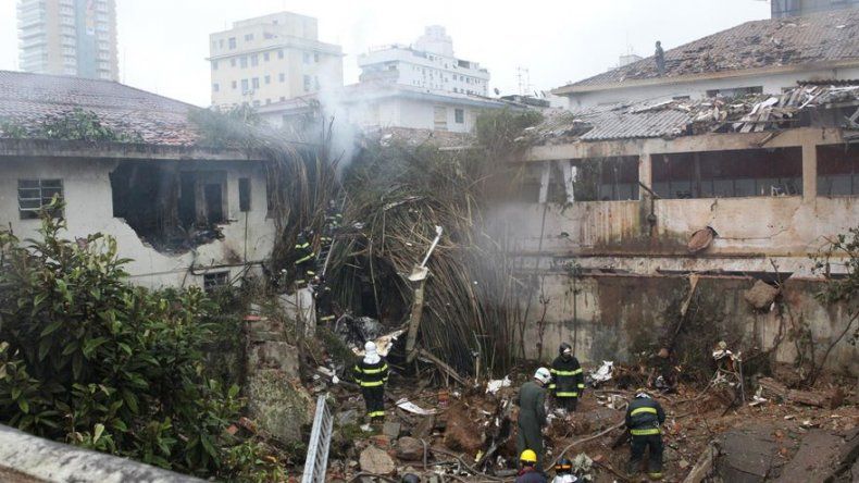 Brasil vela a candidato muerto en accidente aéreo