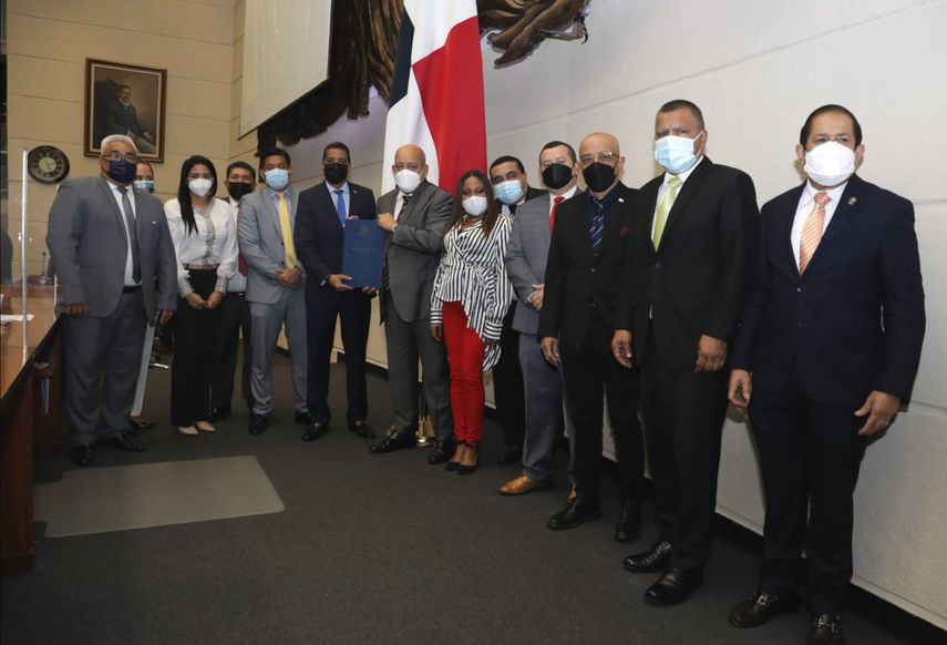 El proyecto de ley N°17 que regula la gestión integral de residuos sólidos en el país fue aprobado esta tarde en el pleno de la Asamblea.