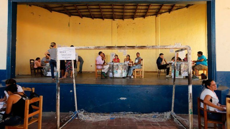 Paraguayos acuden a votar por un nuevo presidente