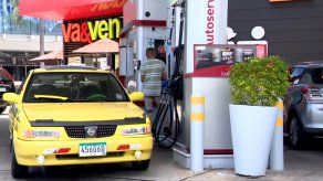 Propietarios de vehículos con matrícula comercial reciben bono de combustible Propietarios de vehículos con matrícula comercial reciben bono de combustible