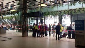 Policía balea a sospechoso tras apuñalamiento en Ámsterdam