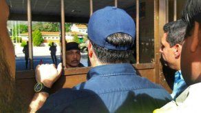 Jefe Parlamento venezolano va a sitio reclusión diputado para pedir libertad