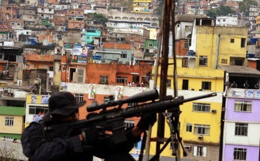 Policía brasileña ocupa favelas de Río controladas por narcos