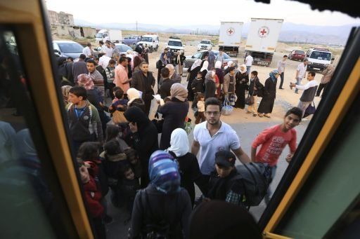 Cruz Roja evacúa a 2.000 personas de Muadamiya en alrededores de Damasco