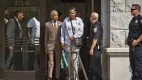 Fiscal habla con familia de detenido muerto en NY