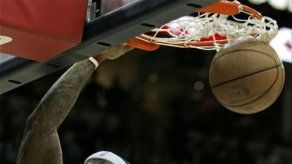 La cosa salvaje Varejao anota 17 para Cleveland