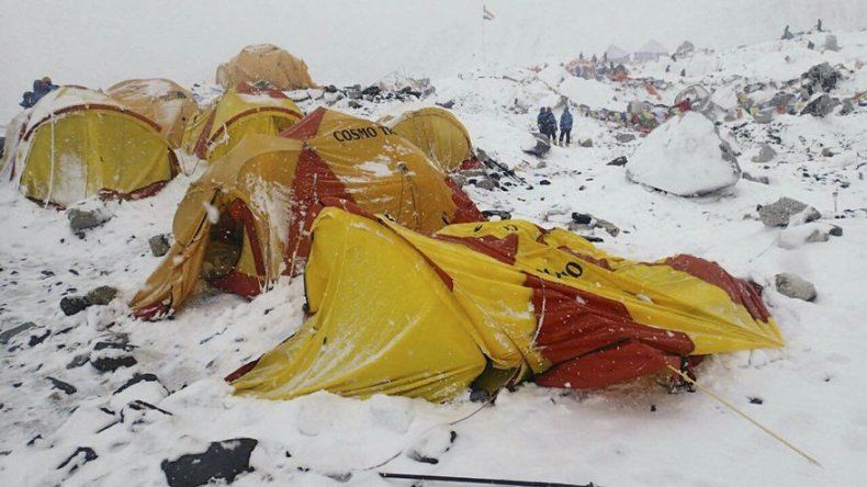 17 muertos por avalancha en el Everest provocada por sismo