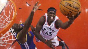 Raptors doblegan a Warriors en 1er partido de la Final