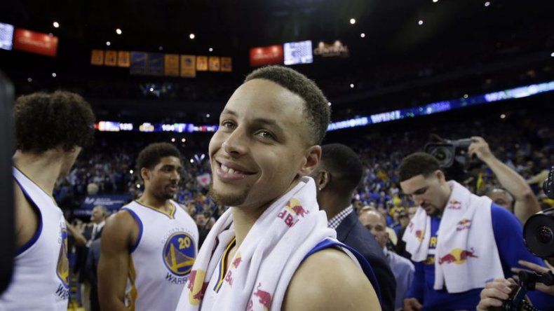 Curry y los Warriors rompen récord de triunfos de los Bulls