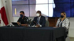 El Procurador de la Nación, Javier Caraballo (centro) informó sobre la operación contra el tráfico de droga.