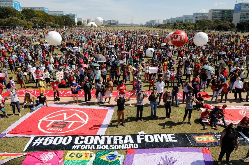 Bajo el lema Fuera Bolsonaro