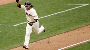 Gigantes vencen a Cardenales 5-4 y se van arriba en serie de campeonato