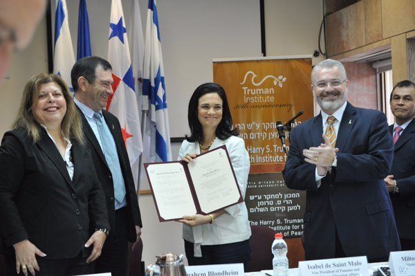 Vicepresidenta panameña es homenajeada en Universidad Hebrea de Jerusalén