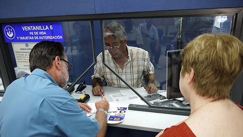 Jubilados y pensionados reaccionan ante rechazo de aumento