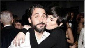 Paz Vega consuela a Paco León a base de besos