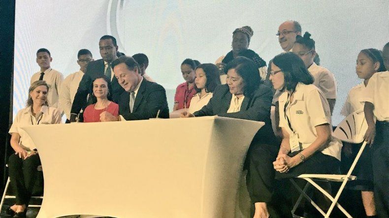Varela sanciona ley que establece el Programa Panamá Bilingüe como política de Estado