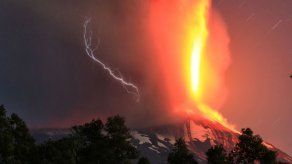 Erupción volcánica en el sur de Chile obliga a evacuar a 4.000 personas
