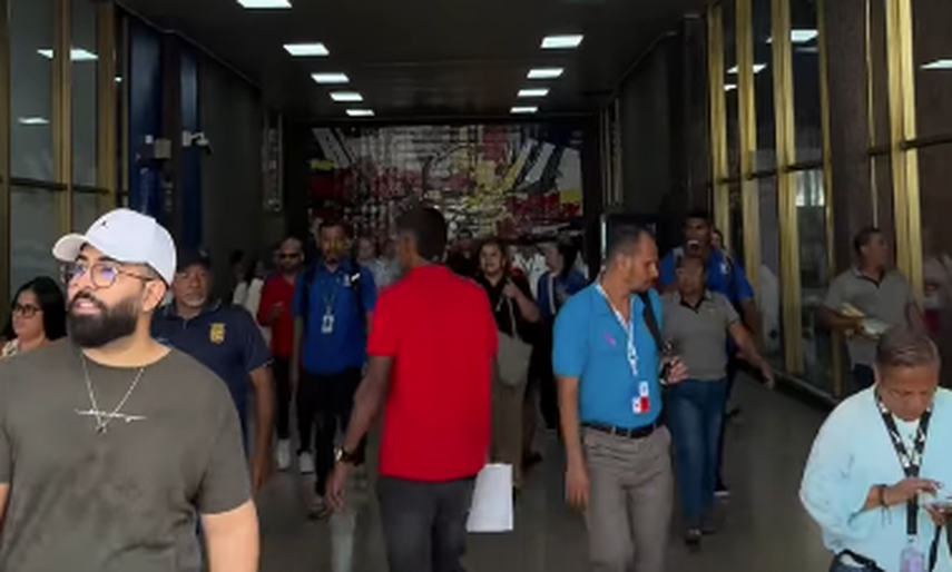 Funcionarios de la Alcaldía de Panamá salieron nuevamente del edificio