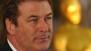 Alec Baldwin pide disculpas en programa cómico de TV