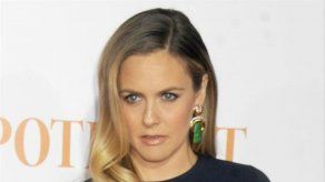 Alicia Silverstone se encuentra bien tras iniciar los trámites de su divorcio