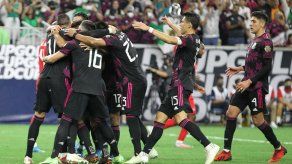 USA1179. HOUSTON (ESTADOS UNIDOS), 29/07/2021.- Los jugadores de México celebran tras clasificar a la final de la Copa de Oro tras vencer a Canadá por dos goles a uno, hoy, en el Estadio NRG, en Houston, Texas (Estados Unidos). EFE/ Jorge Clará