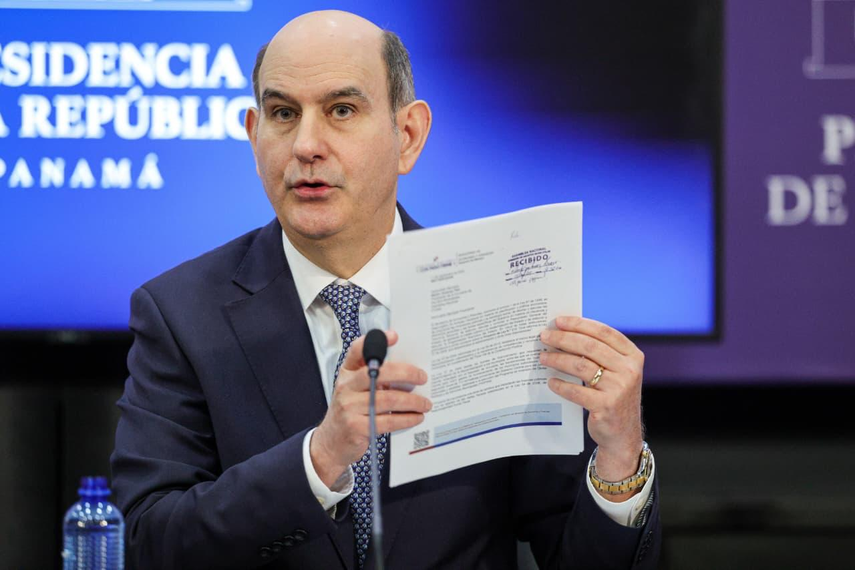 Ministro del MEF presentó un informe dirigido a responder las inquietudes sobre descentralización.