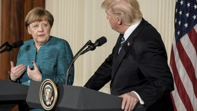 Merkel espera que se reabra negociación sobre el tratado comercial UE-EEUU