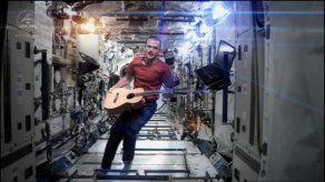 Astronauta Chris Hadfield se despide del espacio con Space Oddity