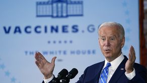 EE. UU.: Avanza orden para que se vacunen empleados federales.