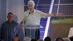Clinton elogia a Panamá por su revolución en la utilización de energía limpia